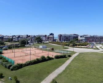 CAPRICES ENSOLEILLES CHAMBRE 1 a 2 PERS possibilite 2eme chambre avec lit King Size en supplement avec capacite 4 pers vue panoramique, petite vue mer, 300 metres plage Mers les Bains Le Treport petit dejeuner servi en chambre en option - Mers-les-Bains - Servicio de la propiedad
