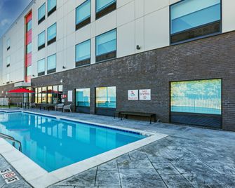 Avid Hotel Bentonville - Rogers By IHG - Bentonville - Pool