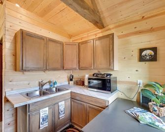 Kenai Peninsula Base Camp Cabin in Soldotna - Kasilof - Kitchen
