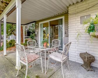 Spacious fully furnished apartment on 4th fairway - Bellevue - Patio