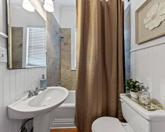 Historic Home w a Fresh Look - Downtown - New Iberia - Bad