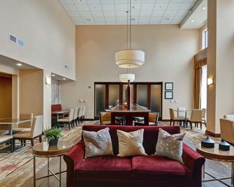 Hampton Inn & Suites Peoria at Grand Prairie, IL - Peoria - Living room