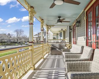 Four Oceanview Balconies overlooking the beach! - Ocean Grove - Balkón