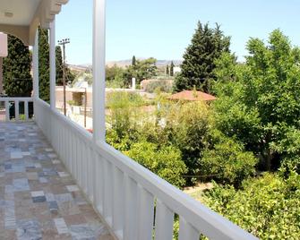 Hotel Ikaros - Archangelos - Балкон