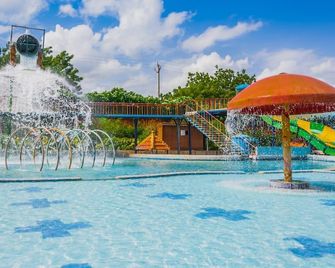 منتجع دريم فالي - حيدر أباد - حوض السباحة