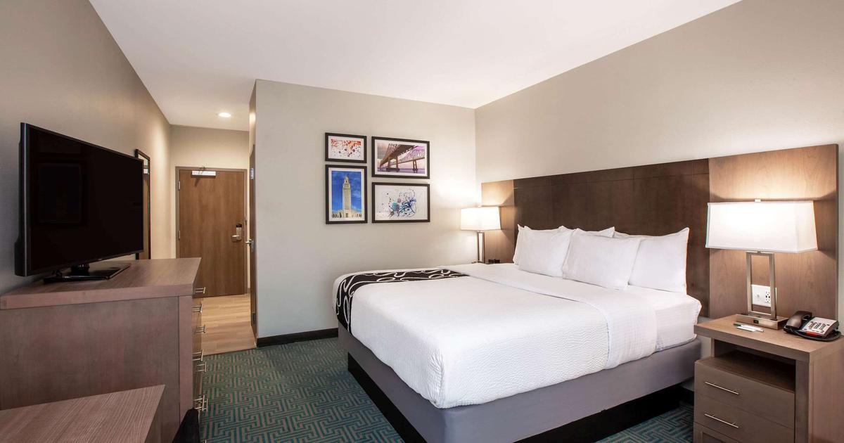 La Quinta Inn & Suites by Wyndham Lafayette - hotel rooms