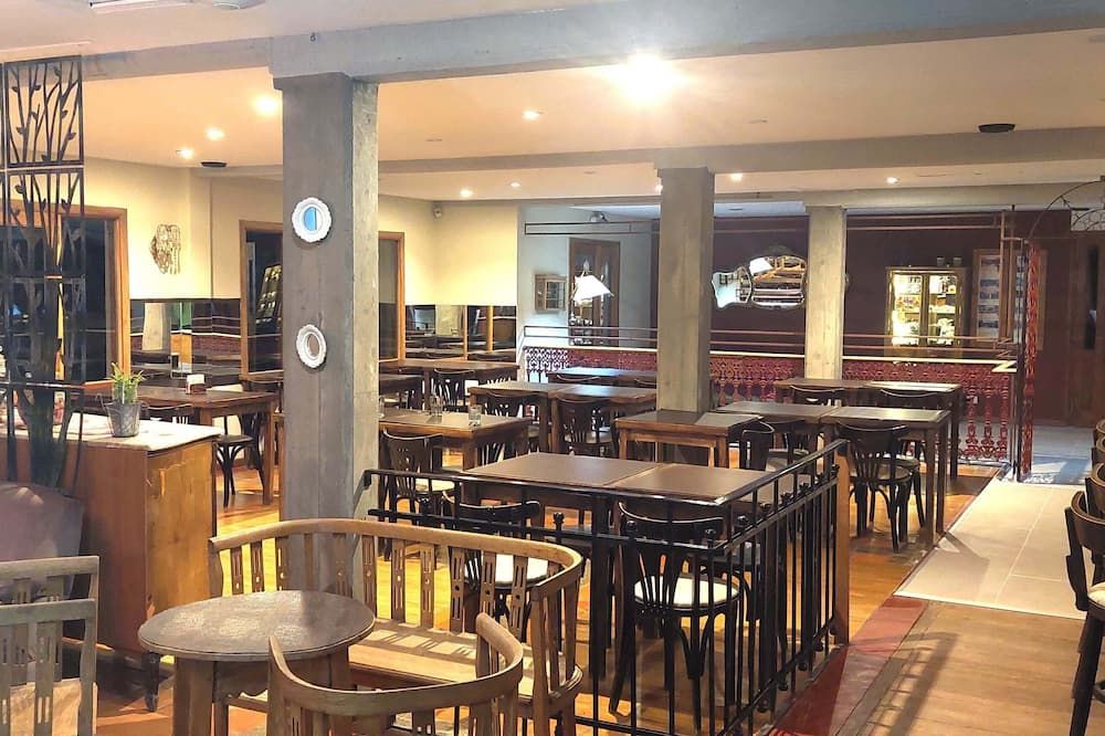 هوستيريا مولن - إلكالافيت - مطعم