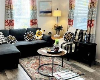 Quaint 1-bedroom home in downtown Montrose 016292 - Montrose - Soggiorno