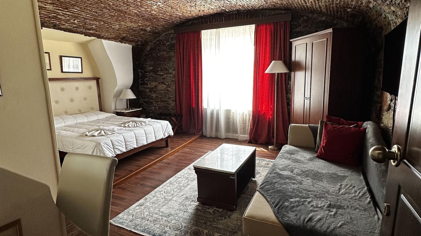 Aktaion Hotel