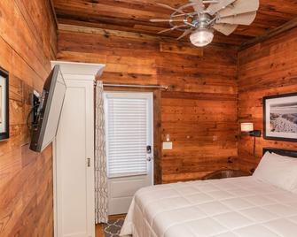 Downtown Game Day Studio - Starkville - Bedroom