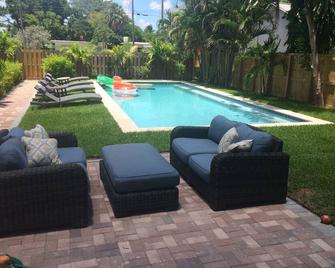 A Quiet Oasis - Private Studio - Large Saltwater Pool - Oakland Park - Pool