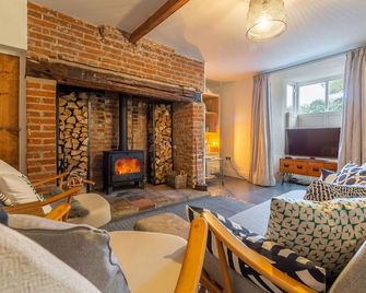 Willow Cottage, North Creake, Norfolk - Fakenham - Living room
