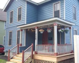 Downtown, Themed Rooms w/Luxury Design - Kalamazoo - Building