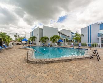 1 Bedroom 1 Bath Madeira Beach Yacht Club #159F - Saint Pete Beach - Pool