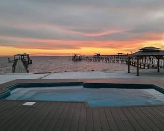 Tranquil Lake House, Come Get Away! - Slidell - Pool