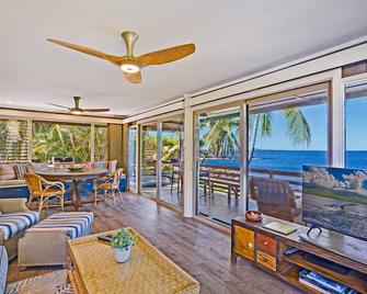 Spectacular Oceanfront Home! Watch turtles from deck while relaxing in the spa!! - Makena