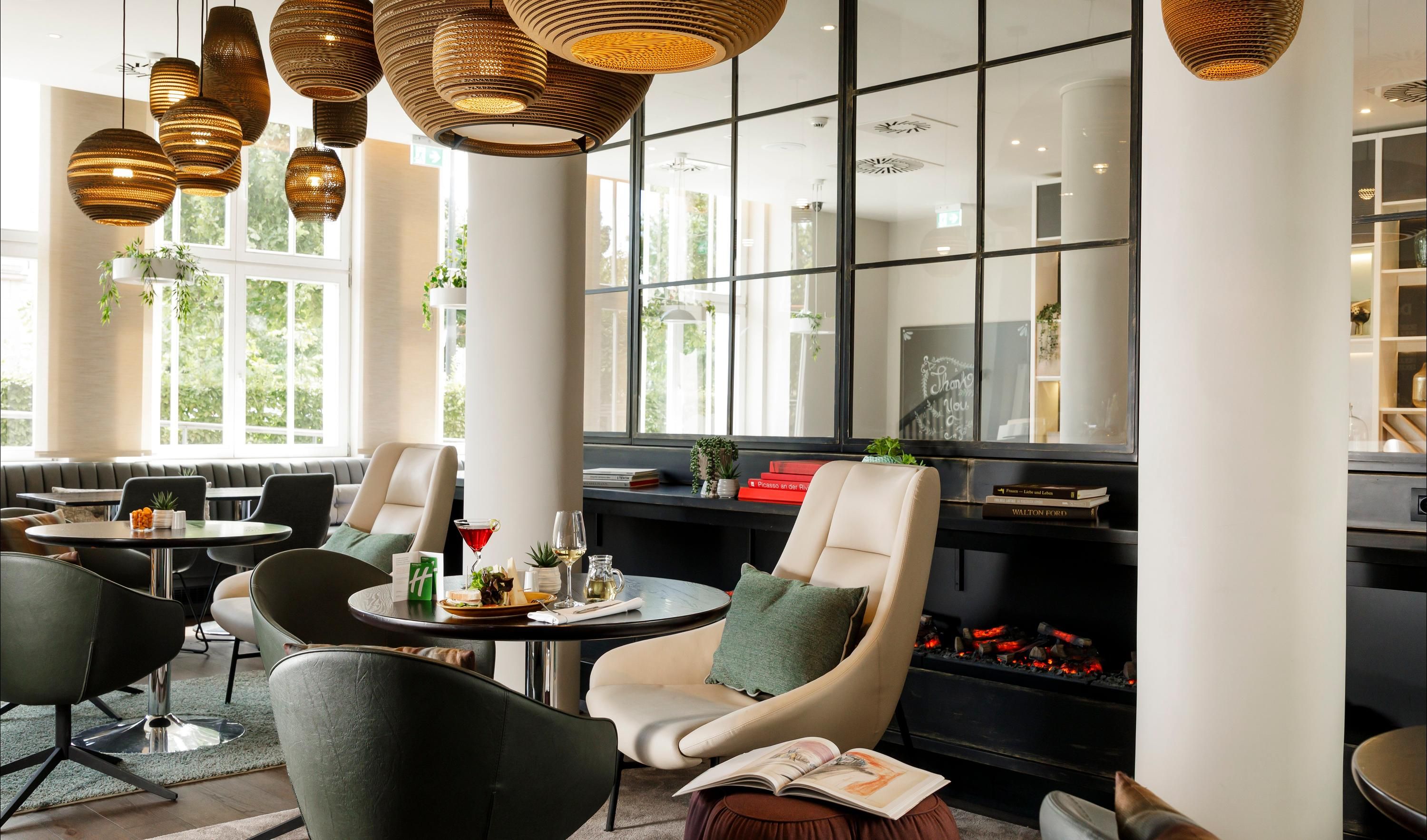 هوليداي إنر ديرديسيد ات، ان إٓم ت وينجر بي آيتش جي - درسدين - مطعم