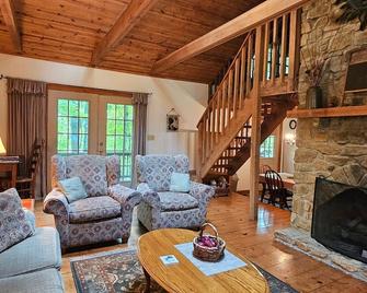 'Old Hickory' - Rustic and Charming Cabin, Close to Nashville. Couples Getaway - Nashville - Sala de estar