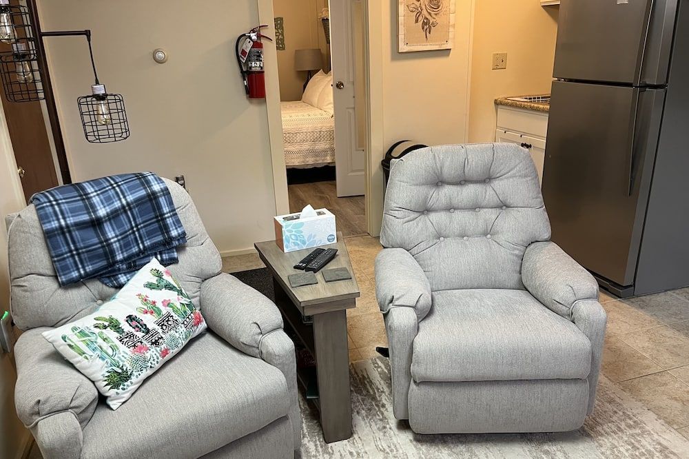 Studio 19A - Saint Albans - Living room