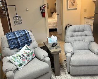 Studio 19A - Saint Albans - Living room