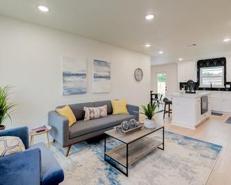 Island Pride Escape Near Moody Gardens And Beach - Galveston - Wohnzimmer