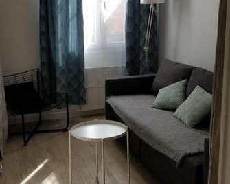 Modern 1 bedroom apartment near the metro. - Ivry-sur-Seine - Living room