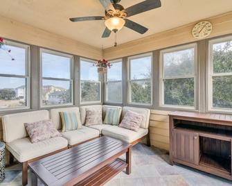4001 - The Grateful Duck by Resort Realty - Duck - Sala de estar