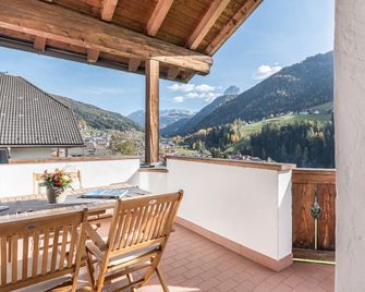 Apartment 'Villa Erina D3' with Mountain View, Terrace & Wi-Fi - Ortisei - Balcony