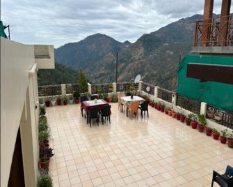 Green Roof Hotel Nainital - Nainital - Balcony