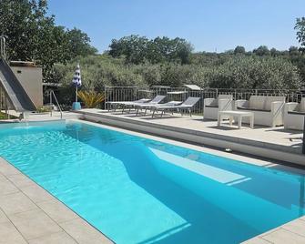 Apartment among olive trees in quiet area with private pool - Palazzolo Acreide - Piscina