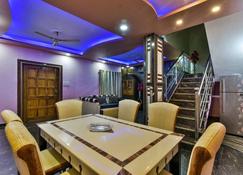 3BHK Riverview villa in Candolim 5 minute to Beach - Baga - Dining room