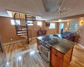 Sands By The Sea Motel - York Beach