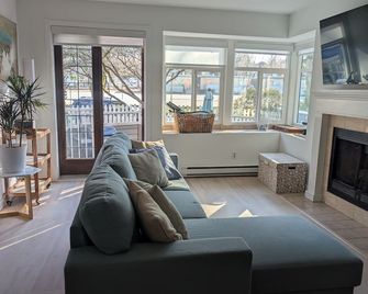 A Peaceful Uptown 2 bedroom Townhouse Pet Friendly - Vancouver - Sala de estar