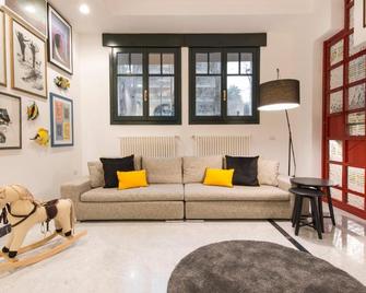 Suite Home Milano Fiera - Milan - Living room