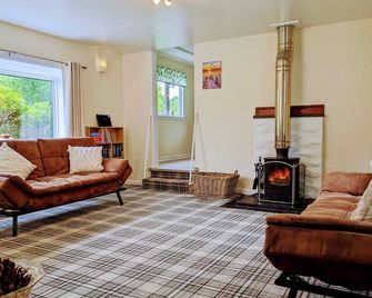Holiday cottage tummel valley beautiful views. Own garden dog friendly - Pitlochry - Wohnzimmer