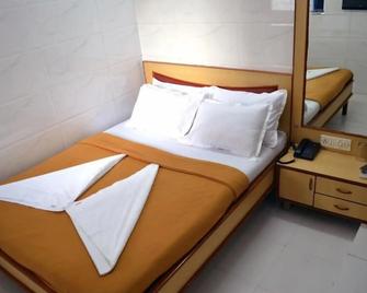 Hotel New Deepak - Bombay - Habitación