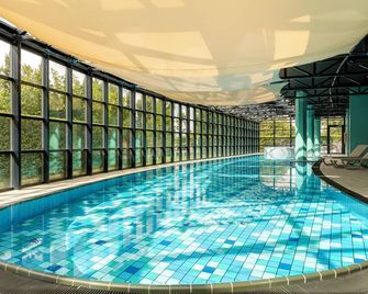 Corendon Apartments Amsterdam Schiphol Airport - Ámsterdam - Piscina