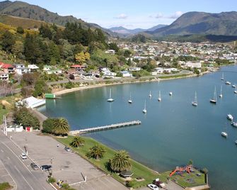 Beachside Sunnyvale Motel - Picton - Outdoor view