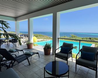 Private Villa With Breathtaking Ocean Views - Cockburn Town - Balcony