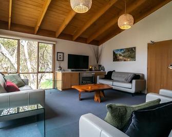 Tanjil Creek Lodge - Bedroom 2 (Great Views) - Baw Baw Village - Living room