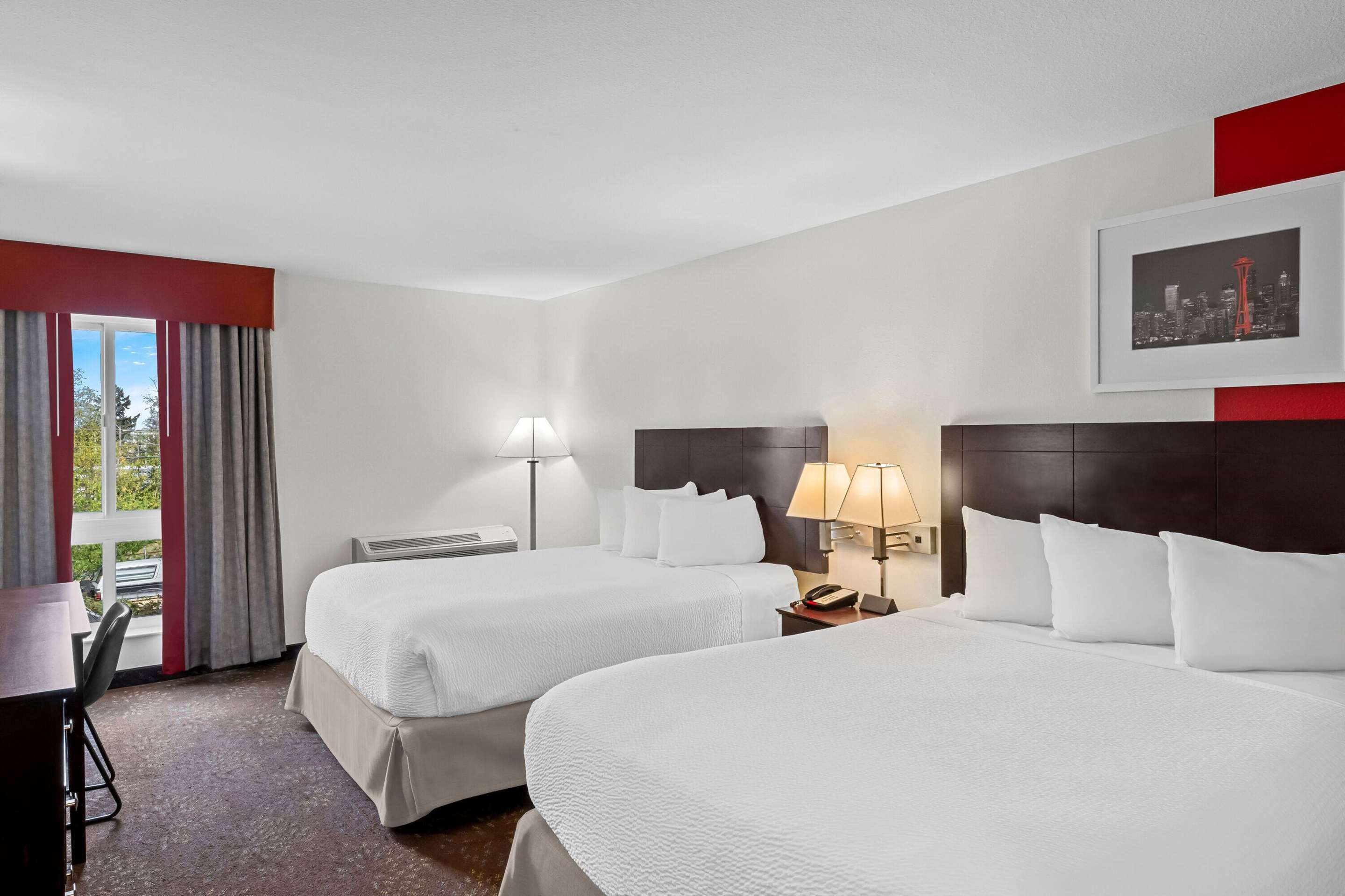 Ramada by Wyndham SeaTac Airport thumbnail 3