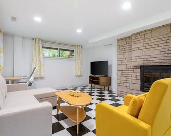 Pet friendly 1br with huge yard - Sammamish - Soggiorno