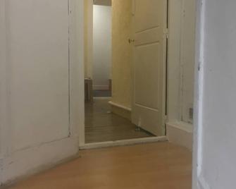 Studio 19 - Rated 2 stars - Dole - Hallway