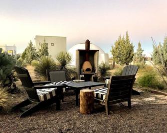 Fun for up to 4 guests. - Marfa - Patio