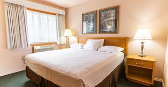 Rivertree Inn & Suites - Clarkston - Bedroom