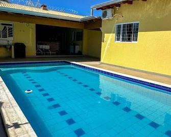 Residential House welcomes you and your family. Beautiful house recently renovated. - Cuiabá - Basen