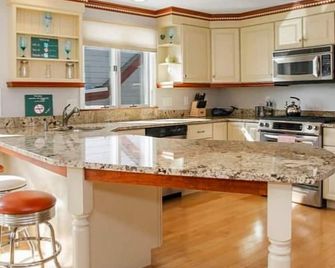 Creating Space Guest Suite Two - Marshfield - Cocina