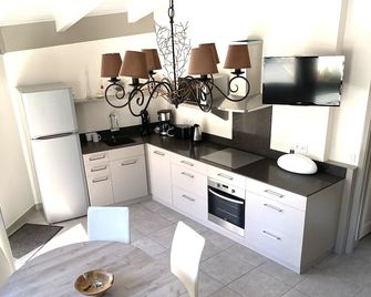 Appartement Alliant Confort et Charme au Coeur du Village de Lanslevillard - Val-Cenis - Keuken