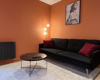 Léa Room - Romantic B&B - Caen - Living room