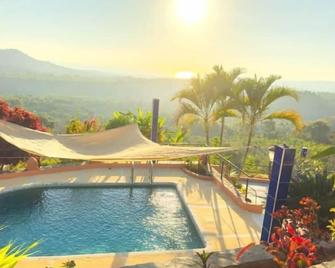 La Casa Chilam - A hidden hillside retreat. Close to beaches and Pet Friendly! - Puerta de la Lima - Pool